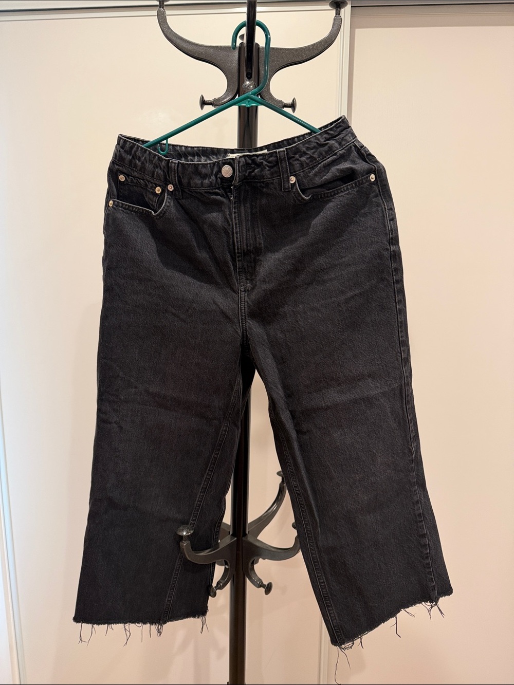 Topshop Black Cropped Straight Jeans